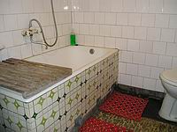 Az egyes szamu apartman furdoszobaja