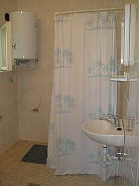 Az egyes szamu apartman furdoszobaja