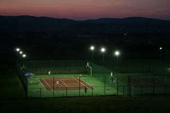 Apollo Wellness Club Hotel Sangeorgiu de Mures Baza Sportiva, teren de sport: tenis, fotbal, volei