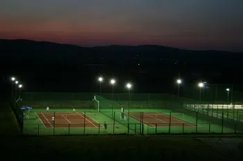 Apollo Wellness Club Hotel Sangeorgiu de Mures Baza Sportiva, teren de sport: tenis, fotbal, volei