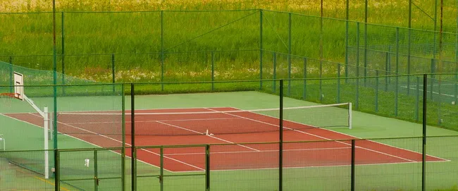 Apollo Wellness Club Hotel Sangeorgiu de Mures Baza Sportiva, teren de sport: tenis, fotbal, volei