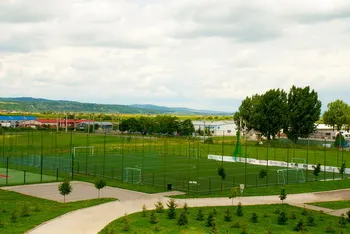 Apollo Wellness Club Hotel Sangeorgiu de Mures Baza Sportiva, teren de sport: tenis, fotbal, volei