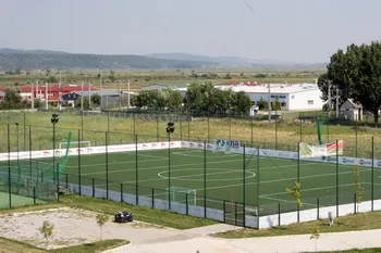 Apollo Wellness Club Hotel Sangeorgiu de Mures Baza Sportiva, teren de sport: tenis, fotbal, volei