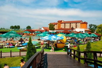 Strand Apollo Sangeorgiu de Mures: apa dulce, apa sarata, plaja, sezlong, piscina pentru copii, loc de joaca