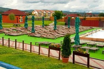 Strand Apollo Sangeorgiu de Mures: apa dulce, apa sarata, plaja, sezlong, piscina pentru copii, loc de joaca