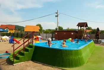 Strand Apollo Sangeorgiu de Mures: apa dulce, apa sarata, plaja, sezlong, piscina pentru copii, loc de joaca