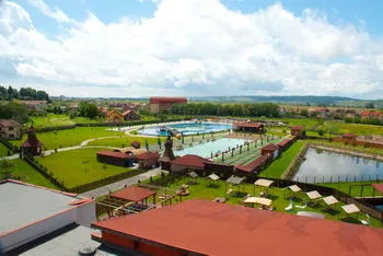 Strand Apollo Sangeorgiu de Mures: apa dulce, apa sarata, plaja, sezlong, piscina pentru copii, loc de joaca