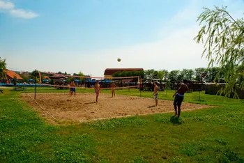 Strand Apollo Sangeorgiu de Mures: apa dulce, apa sarata, plaja, sezlong, piscina pentru copii, loc de joaca