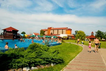 Strand Apollo Sangeorgiu de Mures: apa dulce, apa sarata, plaja, sezlong, piscina pentru copii, loc de joaca