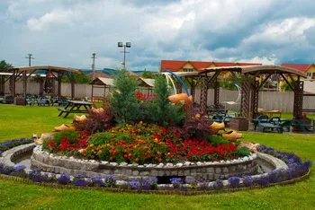 Strand Apollo Sangeorgiu de Mures: apa dulce, apa sarata, plaja, sezlong, piscina pentru copii, loc de joaca