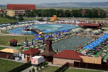 Strand Apollo Sangeorgiu de Mures: apa dulce, apa sarata, plaja, sezlong, piscina pentru copii, loc de joaca