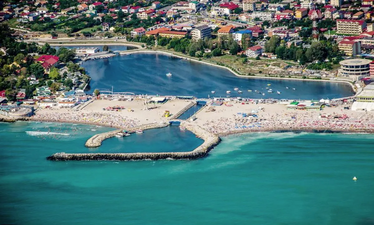 Costinesti Beach - plaja si lac de agrement