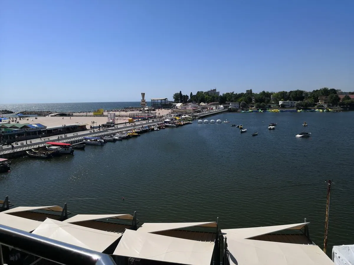 Cazare, terase si restaurante Lacul Costinesti