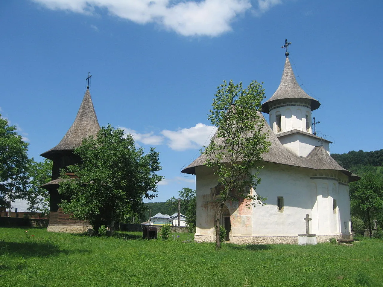 Manastirea Patrauti - Biserica Inaltarea Sfintei Cruci - Bucovina