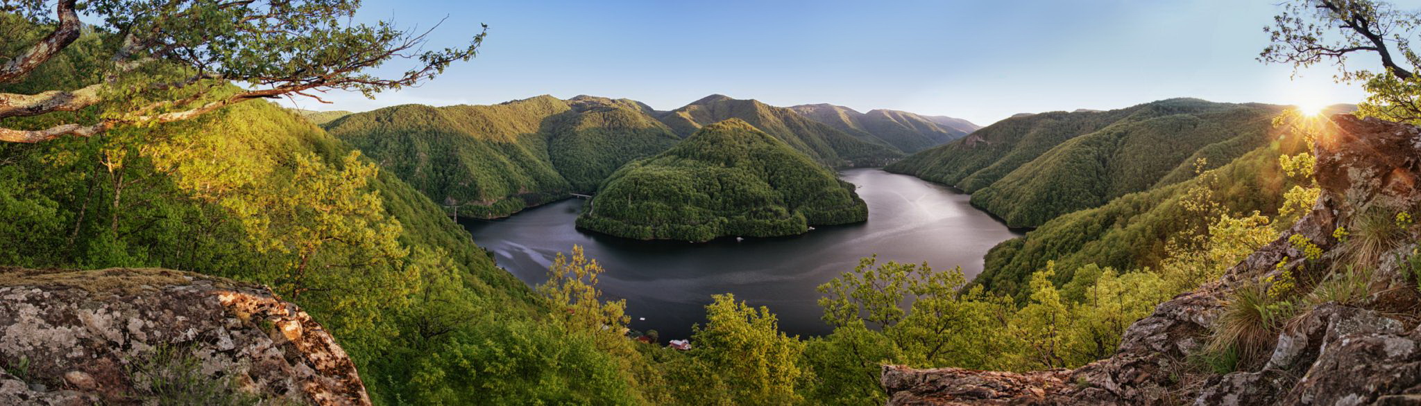 Lacul Tarnita, Piatra lui Dan