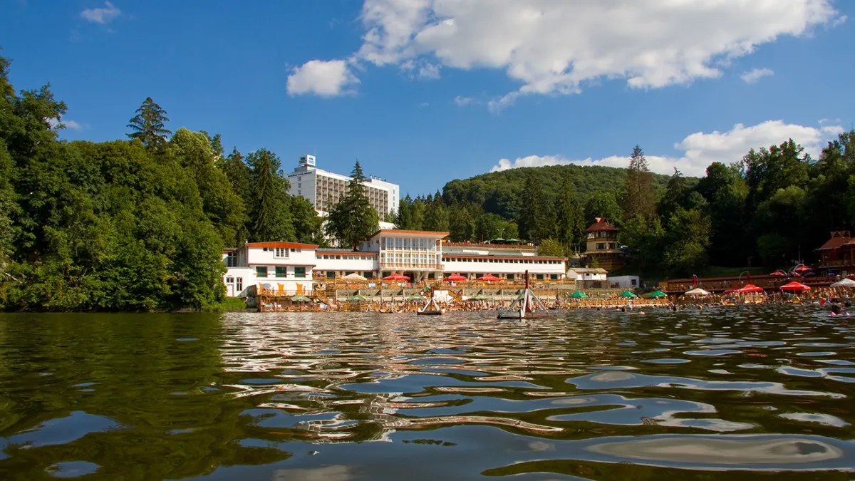 Prezentare in imagini: descriere, poze, harta, cazare, atractii-drumetii Lacul Ursu, Sovata Cazare