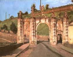 Prezentare in imagini: descriere, poze, harta, cazare, atractii–drumetii Alba Iulia Cazare Prezentare in imagini: descriere, poze, harta, cazare, atractii–drumetii Alba Iulia Cazare