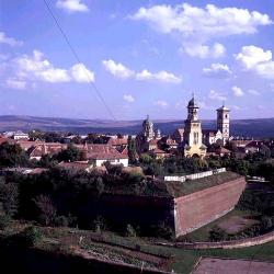 Prezentare in imagini: descriere, poze, harta, cazare, atractii–drumetii Alba Iulia Cazare Prezentare in imagini: descriere, poze, harta, cazare, atractii–drumetii Alba Iulia Cazare