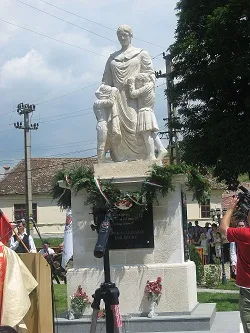 Prezentáció képekben: leírás, szállások, csomagajánlatok, programok, térkép, látványosságok Csikmenaság Szállás