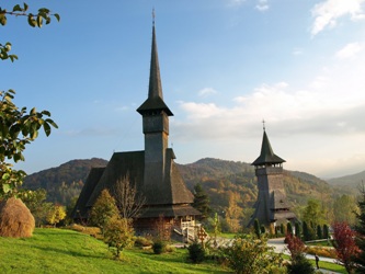 Prezentare in imagini: descriere, poze, harta, cazare, atractii–drumetii Biserici de lemn din Maramures Cazare