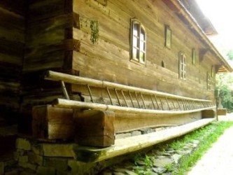 Biserica de lemn BudestiTurism Biserici de lemn din Maramures Cazare