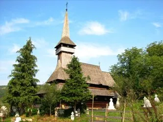 Biserica de lemn Poienile Izei Turism Biserici de lemn din Maramures Cazare