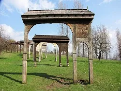 Prezentare in imagini: descriere, poze, harta, cazare, atractii–drumetii Cadiseni Cazare