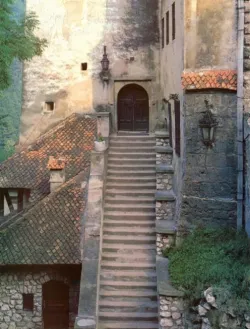 Prezentare in imagini: descriere, poze, harta, cazare, atractii–drumetii Castelul Dracula Bran Cazare