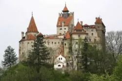 Prezentare in imagini: descriere, poze, harta, cazare, atractii–drumetii Castelul Dracula Bran Cazare