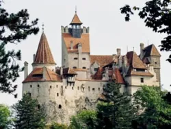 Prezentare in imagini: descriere, poze, harta, cazare, atractii–drumetii Castelul Dracula Bran Cazare