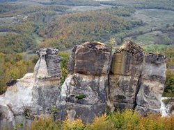 Prezentare in imagini: descriere, poze, harta, cazare, atractii–drumetii Gradina Zmeilor Cazare