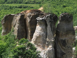 Prezentare in imagini: descriere, poze, harta, cazare, atractii–drumetii Gradina Zmeilor Cazare Prezentare in imagini: descriere, poze, harta, cazare, atractii–drumetii Gradina Zmeilor Cazare