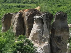 Prezentare in imagini: descriere, poze, harta, cazare, atractii–drumetii Gradina Zmeilor Cazare