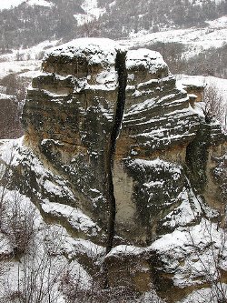 Prezentare in imagini: descriere, poze, harta, cazare, atractii–drumetii Gradina Zmeilor Cazare