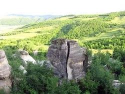 Prezentare in imagini: descriere, poze, harta, cazare, atractii–drumetii Gradina Zmeilor Cazare