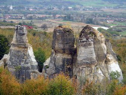 Prezentare in imagini: descriere, poze, harta, cazare, atractii–drumetii Gradina Zmeilor Cazare