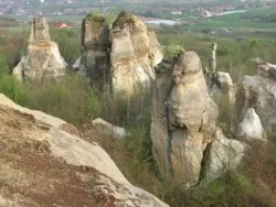 Prezentare in imagini: descriere, poze, harta, cazare, atractii–drumetii Gradina Zmeilor Cazare