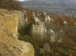 Prezentare in imagini: descriere, poze, harta, cazare, atractii–drumetii Gradina Zmeilor Cazare