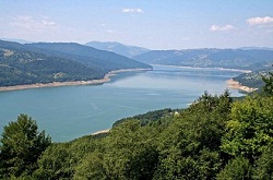 Prezentare in imagini: descriere, poze, harta, cazare, atractii–drumetii Lacul Bicaz Cazare