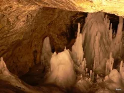 Peștera Ghețarul de la Focul Viu Padis prezentare în imagini: descriere, poze, harta, cazare, atractii-drumetii
