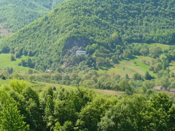 Prezentare in imagini: descriere, poze, harta, cazare, atractii–drumetii Chiscau - Pestera Ursilor Cazare