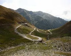 Prezentare in imagini: descriere, poze, harta, cazare, atractii–drumetii Transfagarasan Cazare