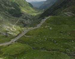 Prezentare in imagini: descriere, poze, harta, cazare, atractii–drumetii Transfagarasan Cazare