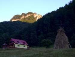 Prezentare in imagini: descriere, poze, harta, cazare, atractii–drumetii Valea Boghii Cazare
